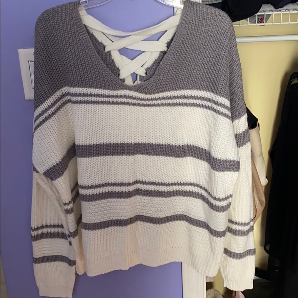 NEW 3x DEREK HEART GRAY AND WHITE SWEATER